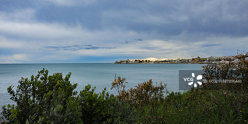 风景海对着天空，特拉尼，巴莱塔-安德里亚-特拉尼，意大利图片素材