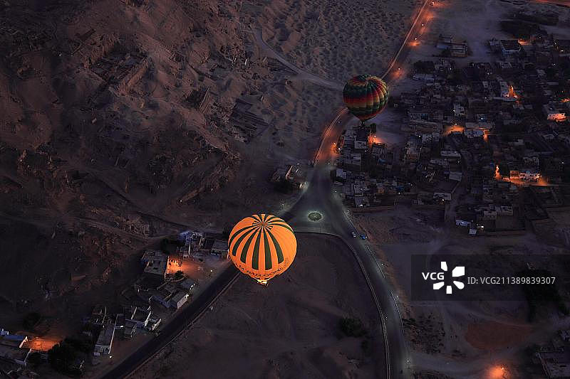 热气球，热气球附近的卢克索和底比斯，上埃及，埃及，非洲图片素材