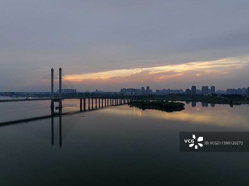 航拍襄阳汉江落日余晖傍晚夜晚城市自然风光图片素材