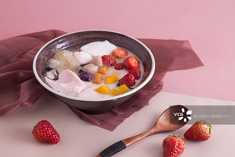 烧仙草芋泥水果酸奶甜品图片素材