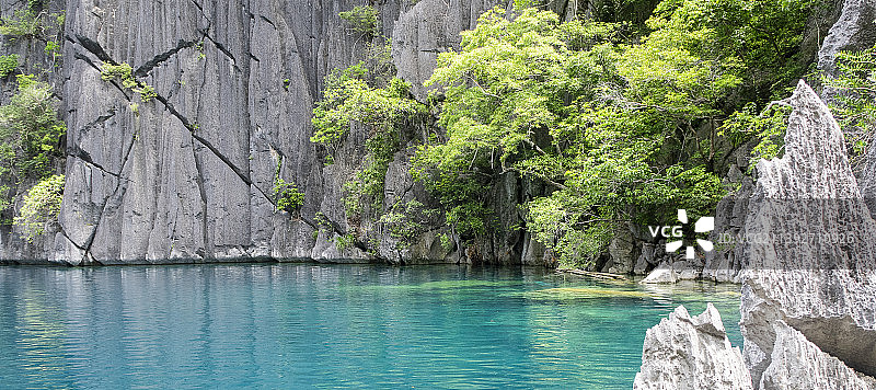 海上岩石的风景，梭鱼湖，菲律宾图片素材