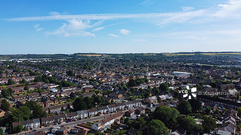 高角度的城市景观对天空，卢顿，英国，英国图片素材