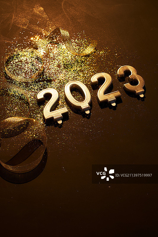 2023年新年概念与金光闪闪，吉普斯科阿，西班牙图片素材