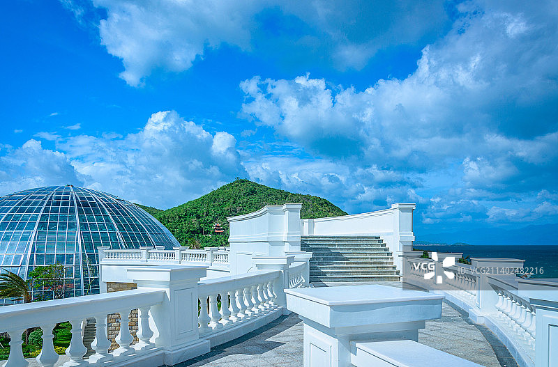 越南芽庄珍珠岛游乐园白色欧式建筑图片素材