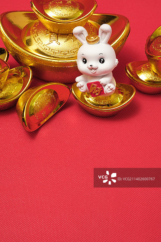 农历兔年新年春节国潮兔子与金元宝图片素材