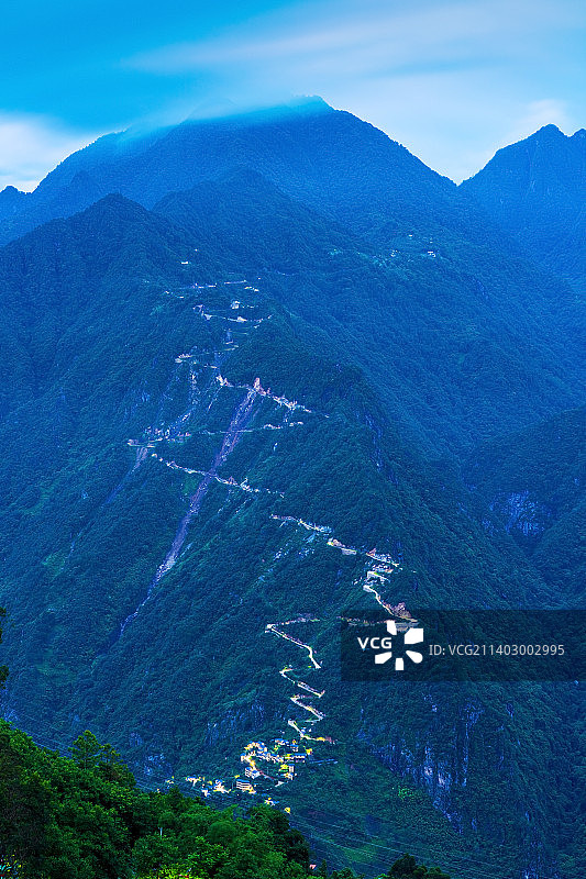 中国怒江傈僳族自治州福贡县老母登古村落的夜景图片素材