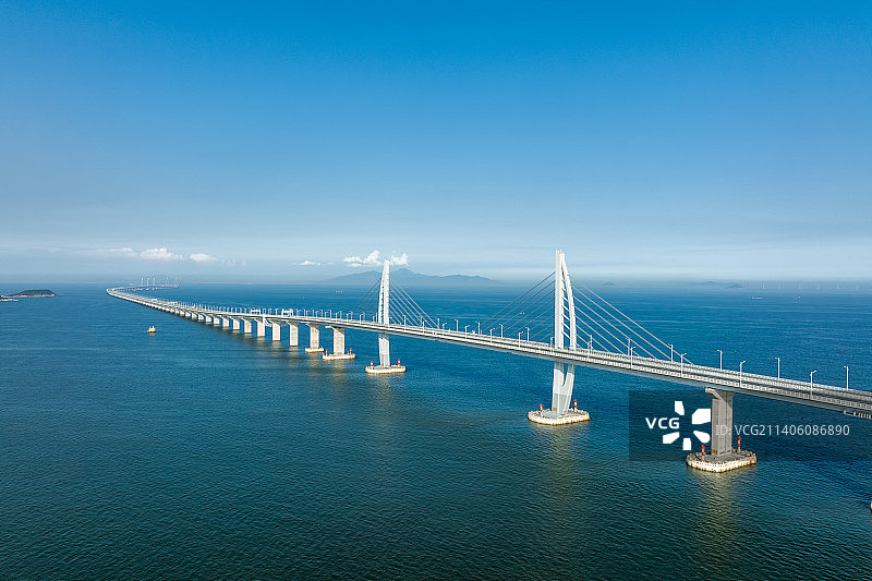 航拍港珠澳大桥晴朗天气高视角角度图片素材