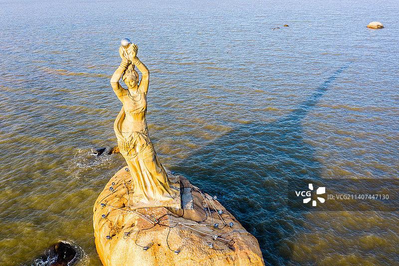 航拍广东珠海渔女神像 珠海渔女雕像 城市地标雕塑图片素材
