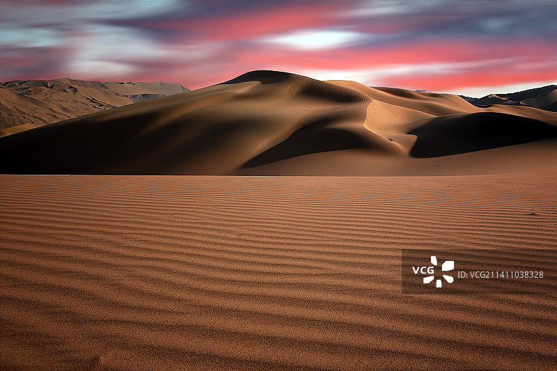 日出巴丹吉林沙漠图片素材