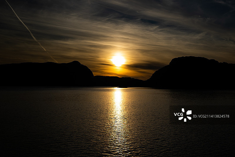 挪威，日落时分，大海与天空的对比图片素材