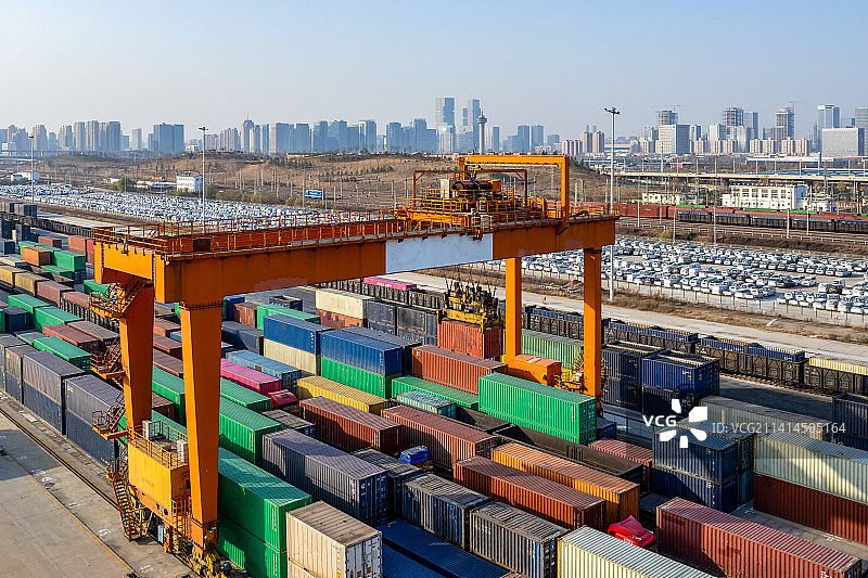 航拍中国河南郑州中欧班列国际物流港集装箱货站图片素材