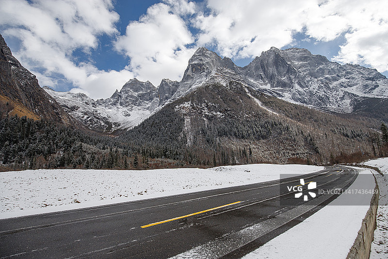 雪山公路图片素材