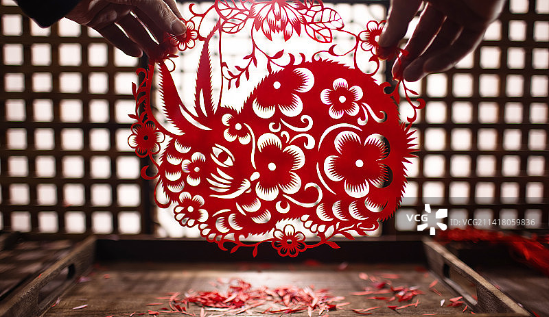 兔年春节剪纸贴窗花图片素材