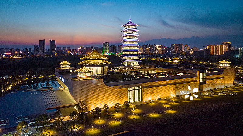 航拍夕阳下，扬州中国大运河博物馆，看非物质文化遗产-京杭大运河前世今生图片素材