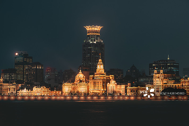 上海浦西外滩建筑夜景图片素材