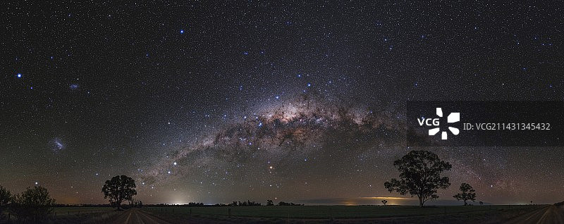 澳大利亚内陆上空的银河图片素材