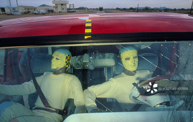 碰撞试验中车内变形假人图片素材