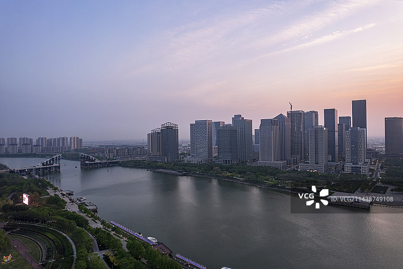 日落前天津滨海新区海河响螺湾于家堡金融中心城市建筑风光图片素材