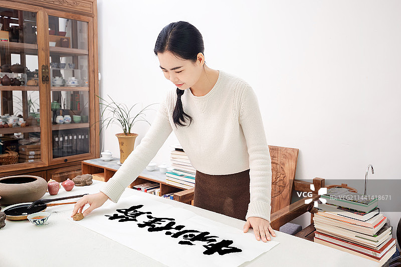 女士手写中国书法字体，中秋佳节图片素材