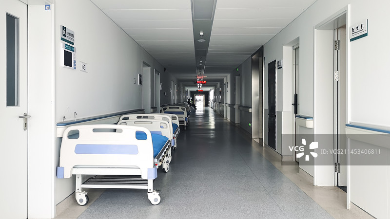 医院 病房 现代 医疗诊所 建筑结构 健康保健 无人 室内 走廊 建筑 天花板 消失点 透视图 空的图片素材