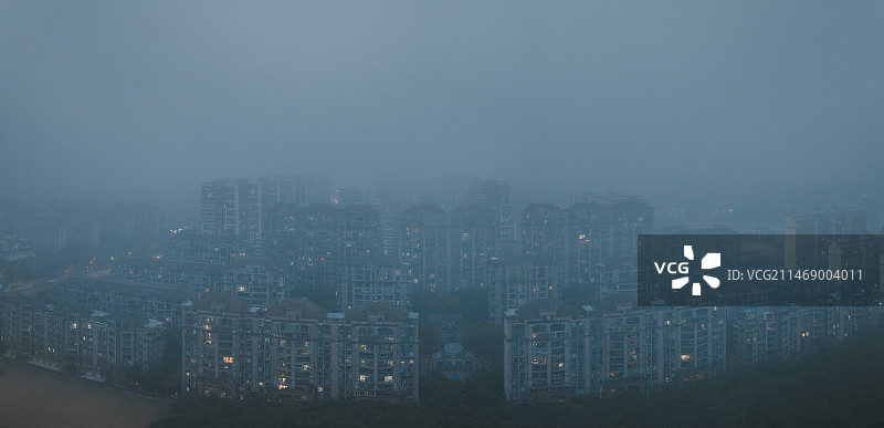航拍雨雾天气下的昆山城镇风光图片素材