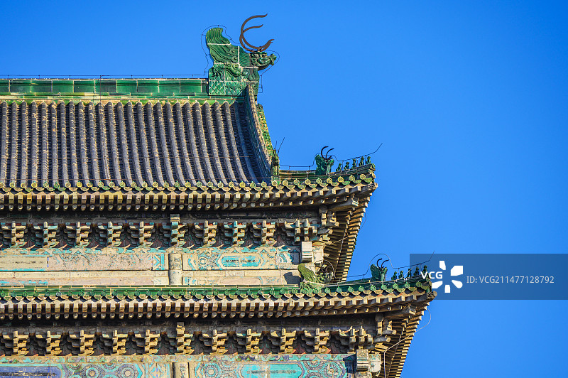 冬季早晨阳光下的北京中轴线钟楼图片素材