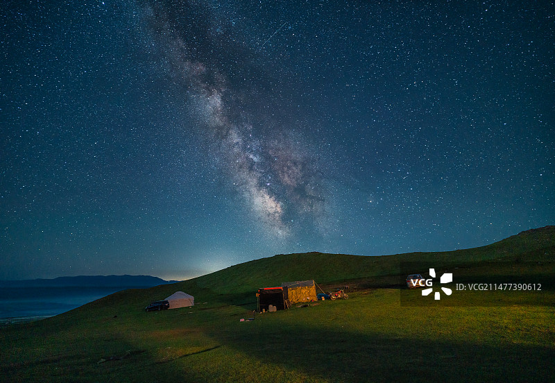 新疆赛里木湖银河星空图片素材