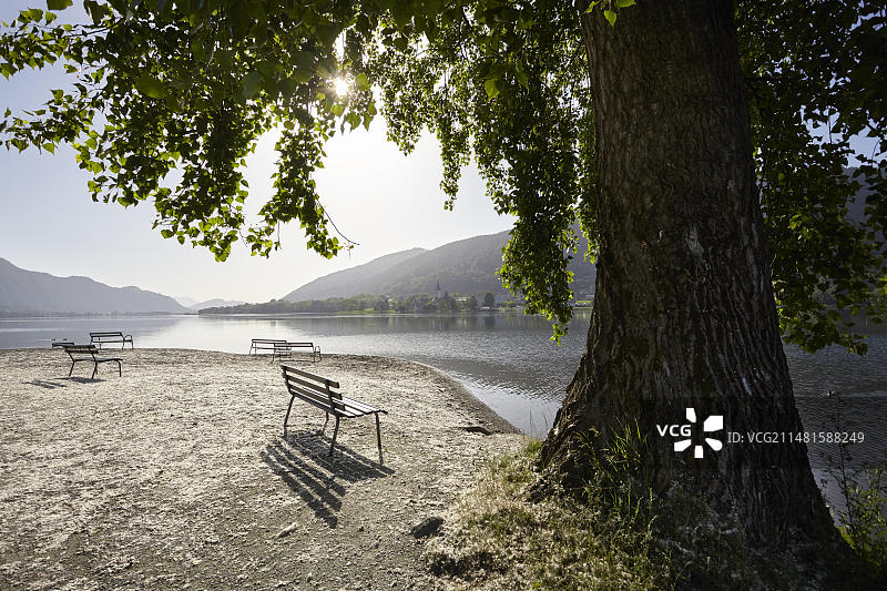 欧洲奥地利克恩顿州奥西亚湖的轻大气图片素材