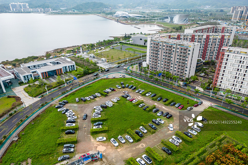 深圳国际生物谷坝光核心启动区人才公寓，停车场图片素材