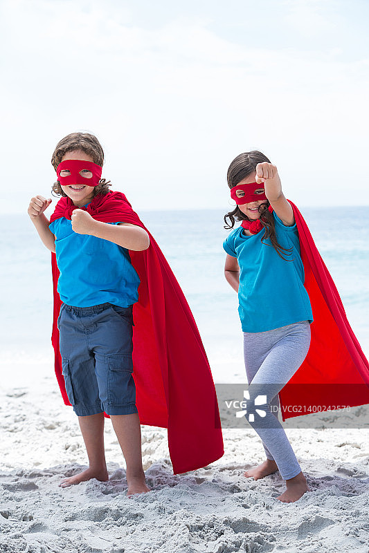 兄弟姐妹穿着超级英雄服装图片素材