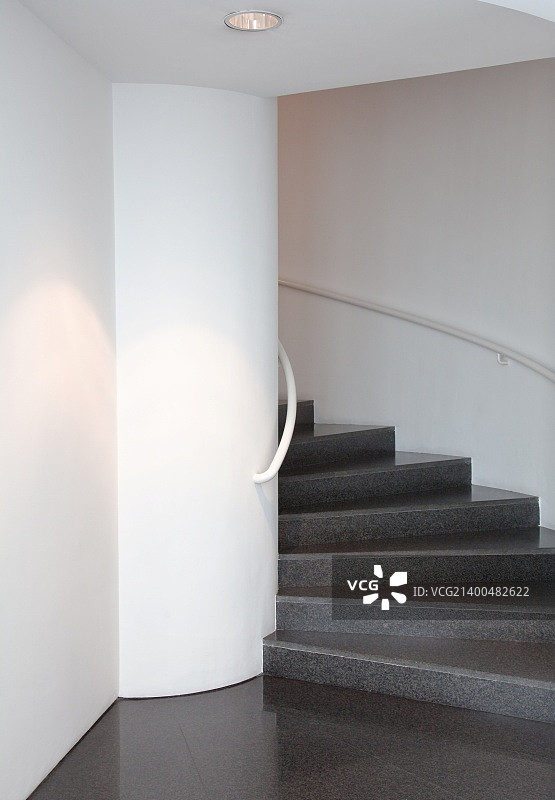 现代螺旋楼梯照片图片素材