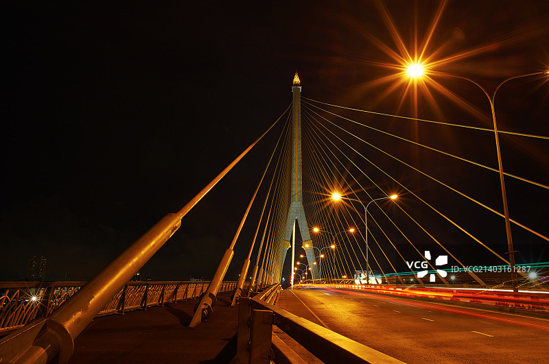 曼谷拉玛八号桥上的轻轨图片素材