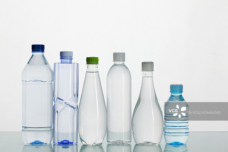 水瓶水杯静物组合图片素材