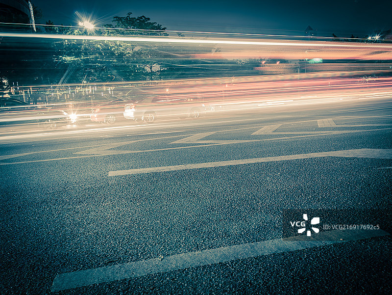 都市交通车流路面夜景图片素材