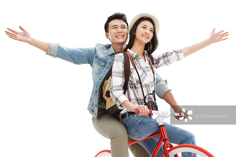 青年情侣骑自行车旅行图片素材