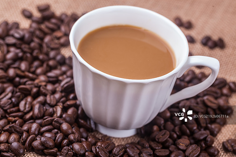 咖啡豆和咖啡杯图片素材