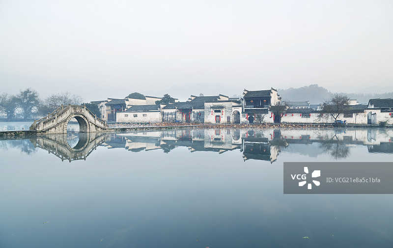 中国民居经典-安徽宏村建筑群与南湖图片素材