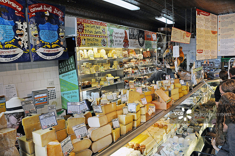 美国密歇根州一家食品店的奶酪柜台图片素材