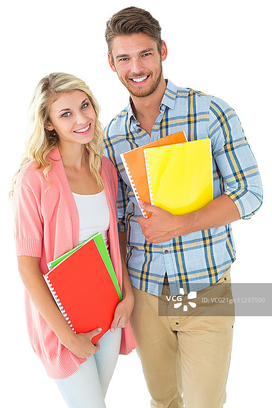 一对迷人的学生情侣在白色背景下对着镜头微笑图片素材