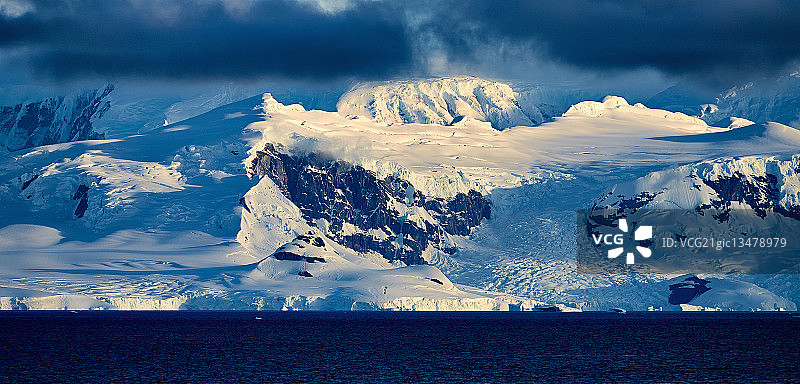 南极洲杰拉赫海峡的风暴图片素材