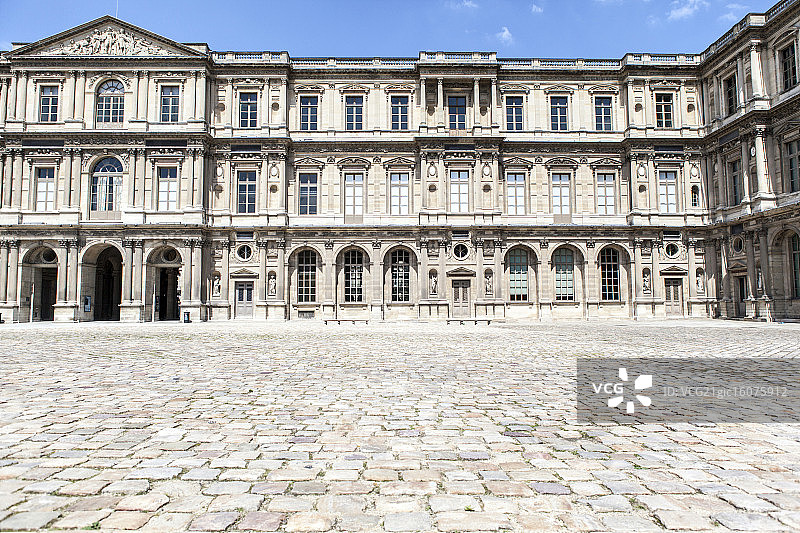 法国巴黎卢浮宫外景图片素材