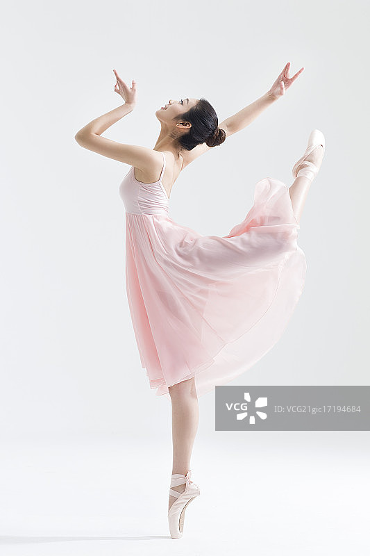 芭蕾舞演员跳舞图片素材