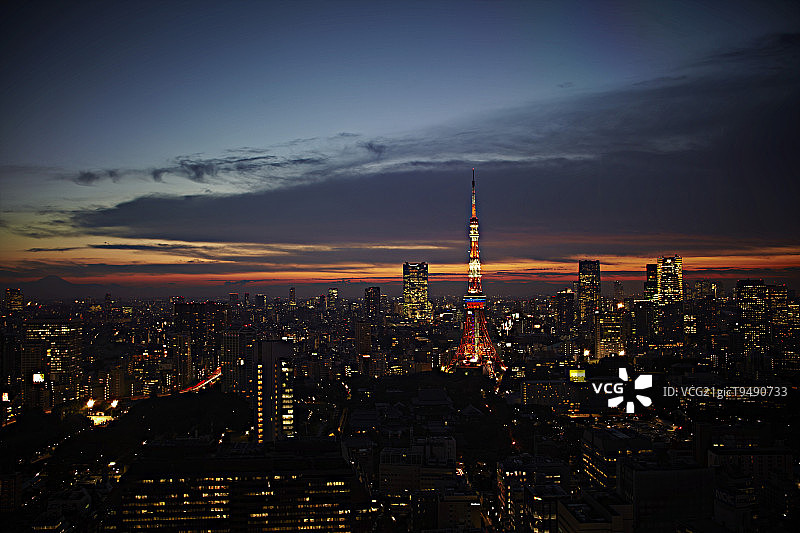 东京塔和摩天大楼夜景图片素材