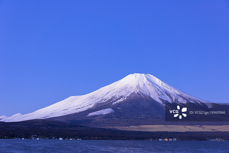 山中湖和富士山，山中村，山梨县，日本图片素材