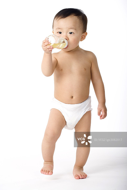 婴儿和奶瓶图片素材