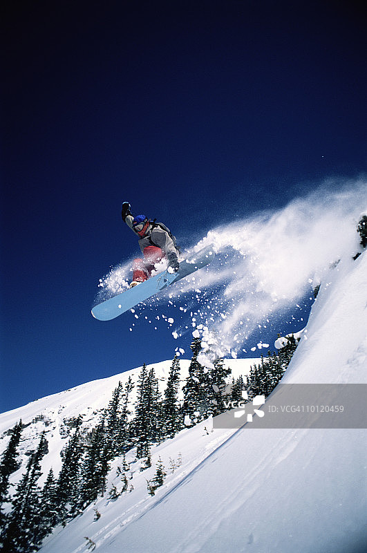 科罗拉多州，特柳赖德，一名滑雪运动员图片素材