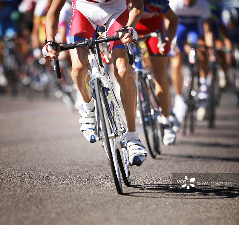 骑自行车比赛。彩色图像图片素材