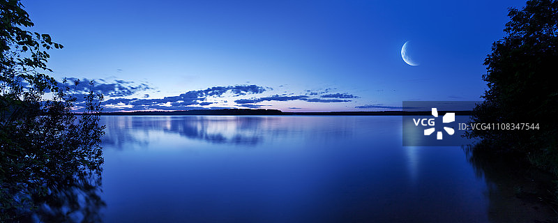 湖的夜景图片素材