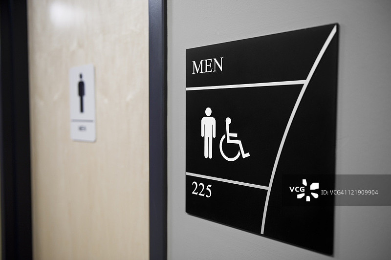 男厕所的标志特写图片素材