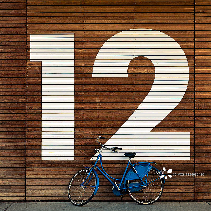 骑自行车对抗12强图片素材